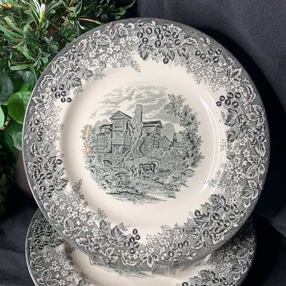 Vintage Wedgwood Queen’s Ware “Romantic England”  Morton Old Hall 10 7/8 dinne - Picture 3 of 7